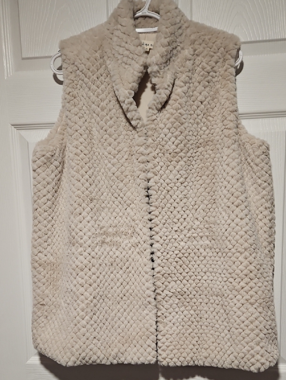 indigo soul Plush Quilted Sleeveless Vest in Light Taupe